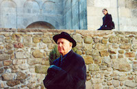 >主人の館と奴隷小屋