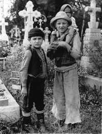 灰色の石の中で